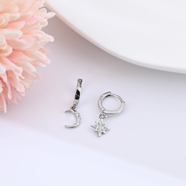 Sølv Måne og Stjerne Øreringe Huggie Hoop Øreringe 925 Sterling Sølv Hoop Øreringe Håndlavede Drop Dangle Øreringe til Kvinder Piger