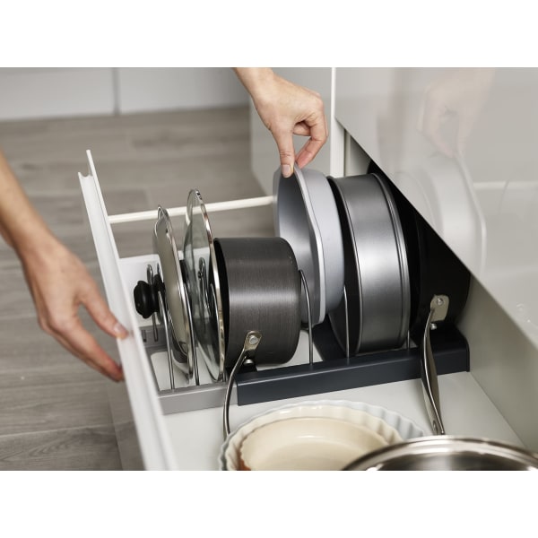 Udvidelig organisering til 6 låg eller pander Køkken Opbevaringsskuffe Opvaskeholder Grå