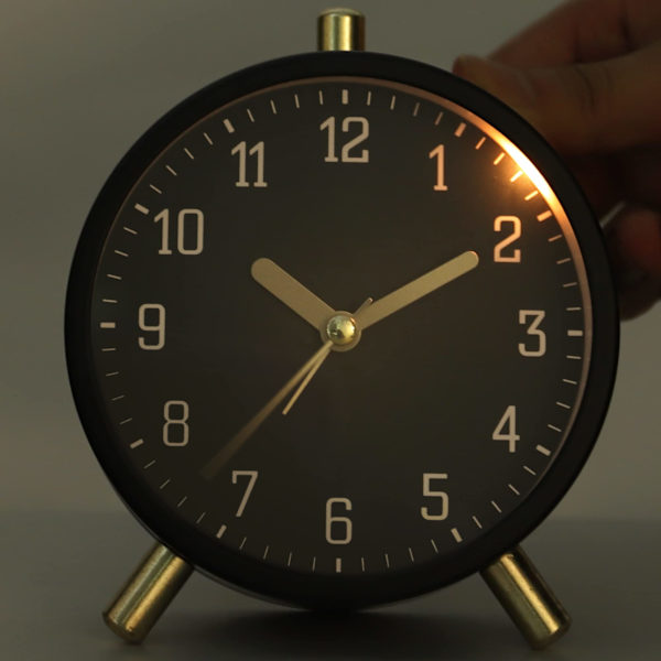 Klassisk metallväckarklocka analog utan tickande, mjölkvit tyst väckarklocka med ljus, modern enkel dekorativ bordsur sovrum sängbord black