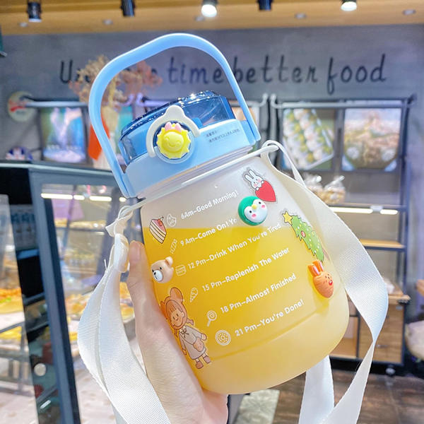 Vannflaske, 1,3L Stor kapasitet Stor mage Vannflasker med 3D Kawaii klistremerke & Tidsmarkør & Bærbar stropp Blue