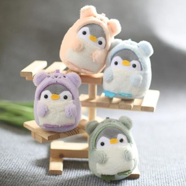 Super söt Kawaii klädd i kläder Cosplay mjuk plysch pingvin nyckelring pojkar flickor hänge metall nyckelring nyckelring, lila
