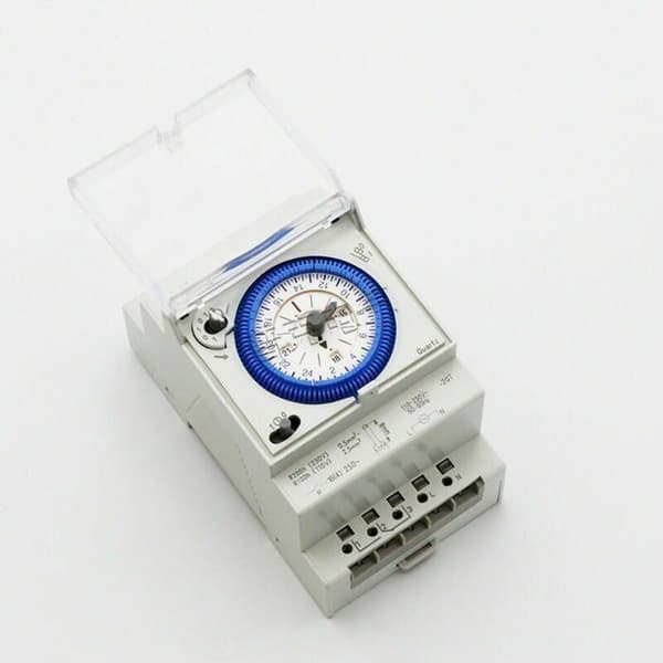 Analog timer med synkronmotor og daglig programtimer 12VACDC YYV