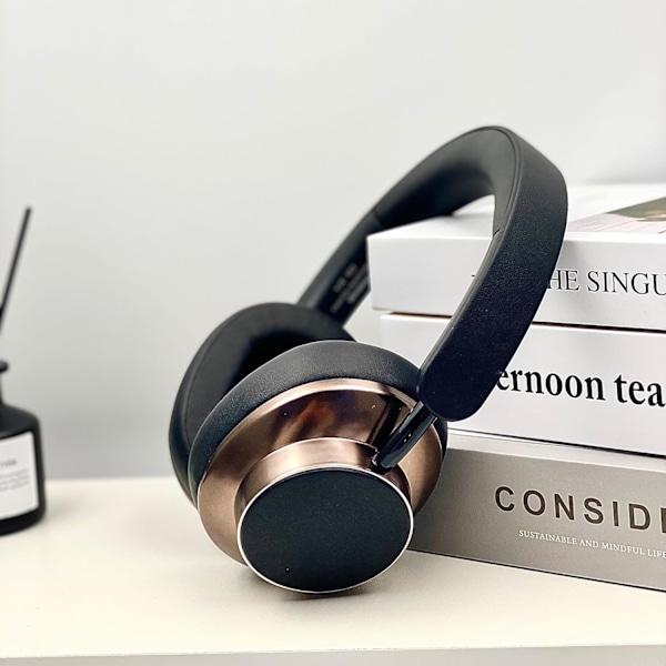Bluetooth 5.3 Langattomat kuulokkeet tehokkaalla bassolla ja stereoäänellä, säädettävä sanka over-ear kuulokkeet pitkällä akunkestolla (musta)