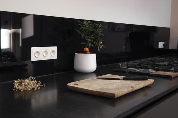 Hvid 16A tredobbelt stikprop