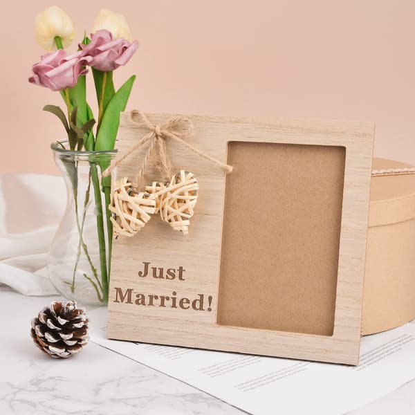 Just Married Bryllupsbilde Ramme, 7.8”*7.08” Rustikk Parbilde Ramme Personlig Ramme med Vevhjerte for Brudegave