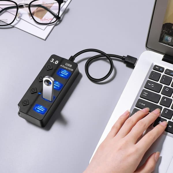 USB Hub 3.0, 4 i 1 USB-strømstik med LED-lys, flere USB-porte til dataoverførsel og opladning