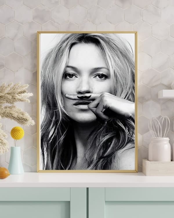 Kate Moss Premium Kvalitet Poster - Snygg & Ikonisk Väggkonst 21x30 CM