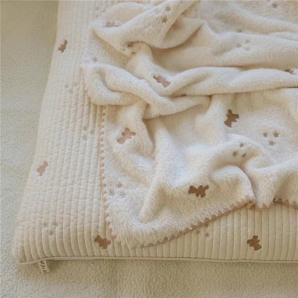 Babyteppe høst og vinter babyteppe hudvennlig barnehage lur brodert fløyelsteppe blonderteppe dyne