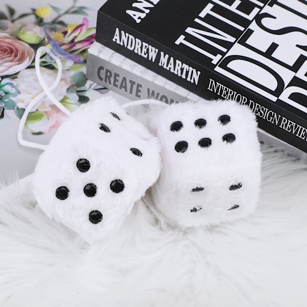 Auton roikkuva karvainen noppa 6 cm Auton peilin roikkuva pörröinen roikkuva auton peilin roikkuva pörröinen karvainen noppapari roikkuva pari auton riipus (valkoinen) White
