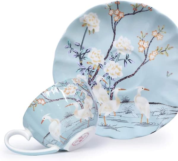 Blå Finbensporcelæn Kaffe Kop med Underkop, Farvede Blomster, Hvid Traneporcelæn Tekop og Underkop