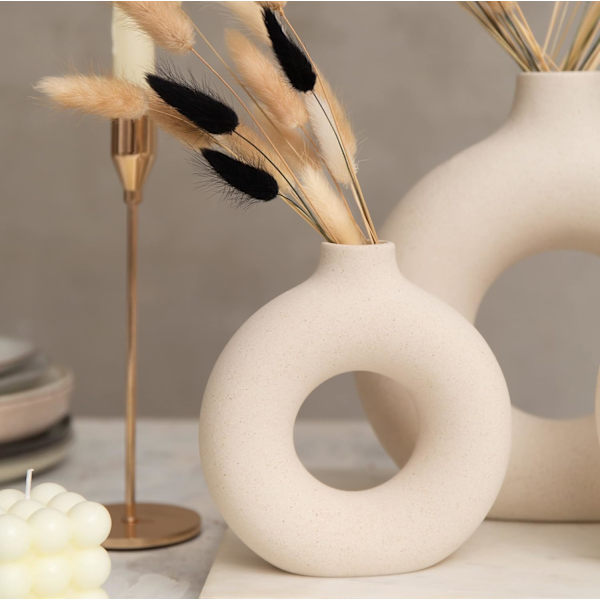 Liten vit donut vas i keramik för sovrum, rumsdekor boho hem mini vas prydnader estetisk inredning vardagsrum