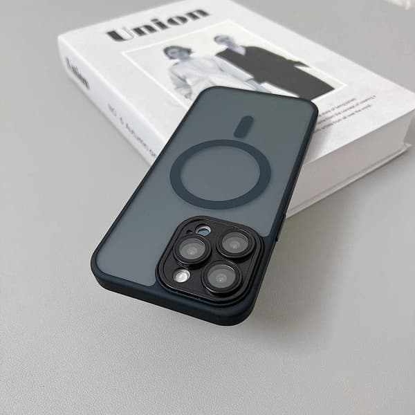 Etui til iPhone 13 Magnetisk Ørkenguld Sort