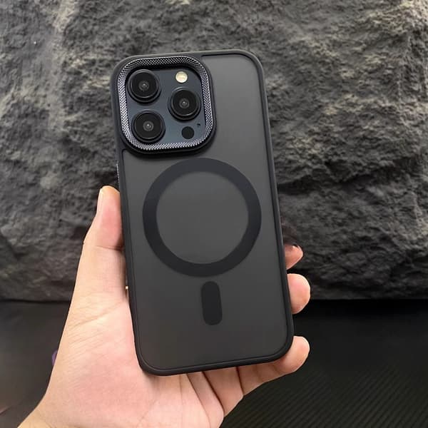 Etui til iPhone 13 Pro Max Matt Diamant Aksent Magnetisk Linsedetalj Svart Noz4381