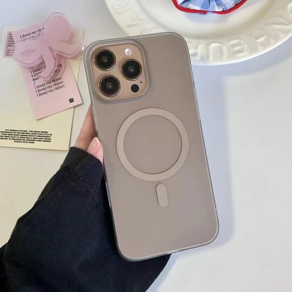 Fodral för iPhone 15 Plus Frostat Magnetiskt Smal Profil Guld Noz2350