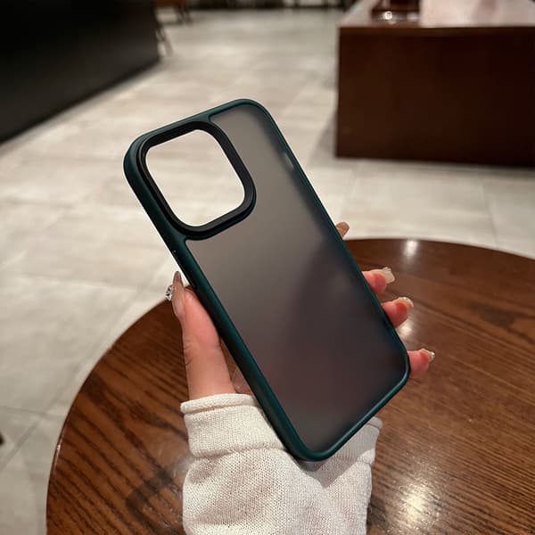 Kotelo iPhone 13 Prolle, mattatumma vihreä