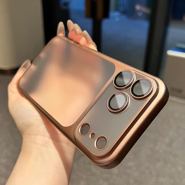 Etui til iPhone 14 Pro matteret elektrobelagt linsedetalje guld Noz1399