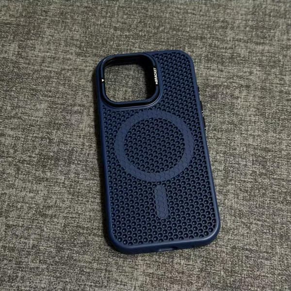 Fodral för iPhone 16 Pro Frostat Magnetiskt Stativ Linsdetalj Ventilerad Noz1725