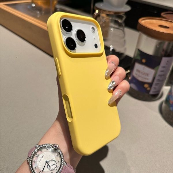 Fodral till iPhone 14 Plus Flytande Silikon Gul Noz10062