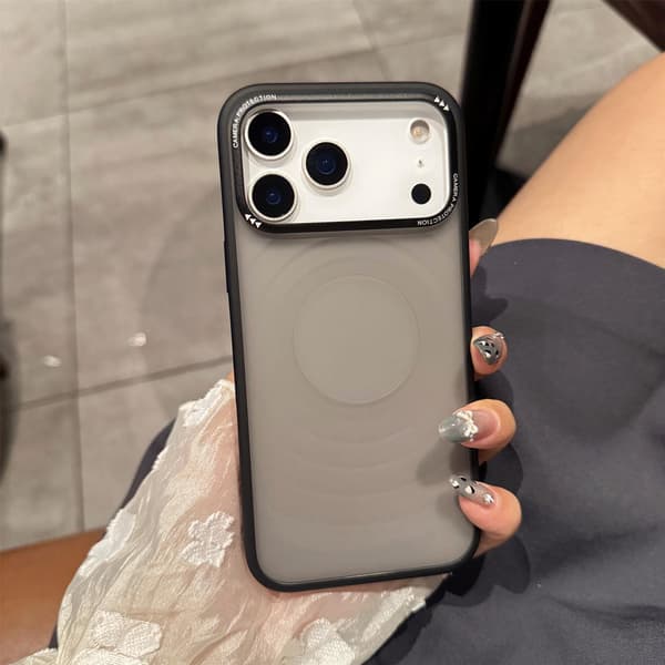 Kotelo iPhone 15 Prolle, aaltoileva pinta, suuret huokoset, musta