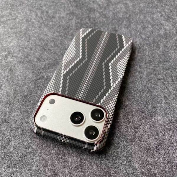 Cover til iPhone 17 Mat Rød Sort