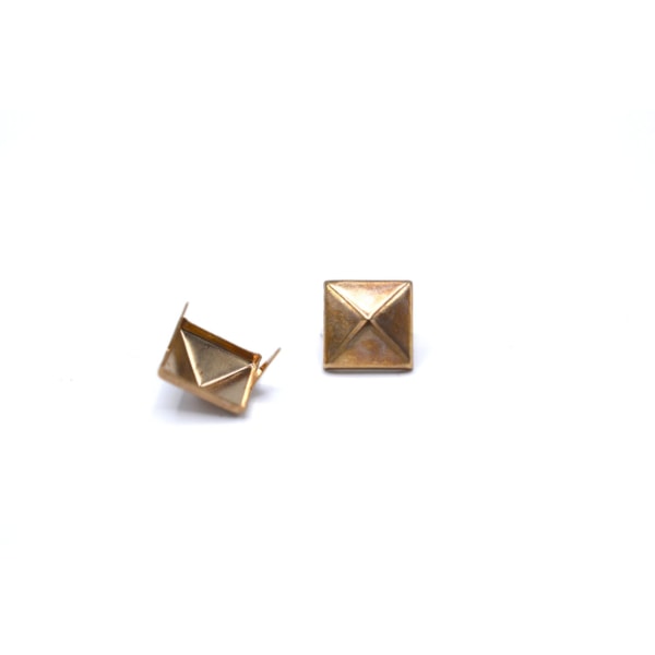 Gullfargede løse nagler Pyramid 100 stk Gold