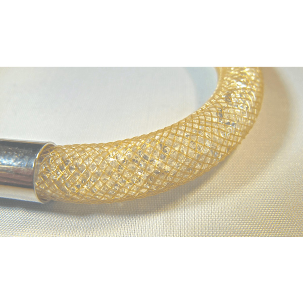 Guldfärgad armband fylld med vita kristaller Gold