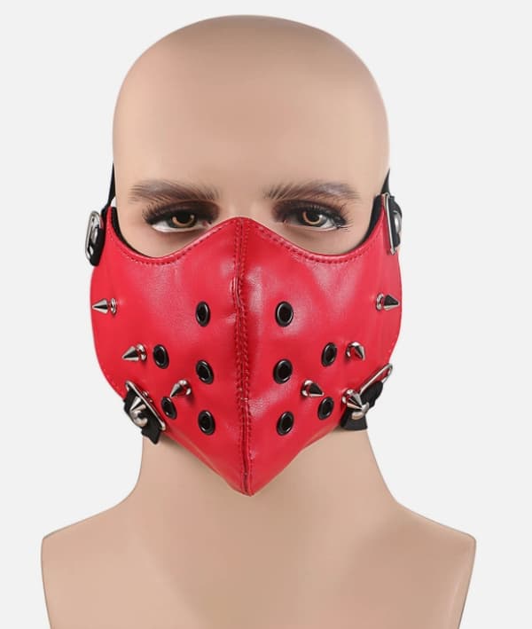 Rød lædermaske med nitter og åndehuller Red