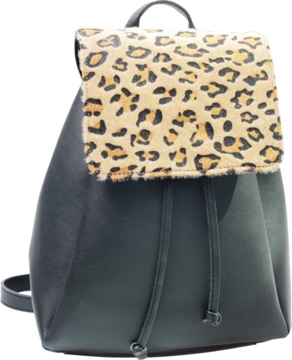 Musta reppu, jossa on leopardikuvio Black