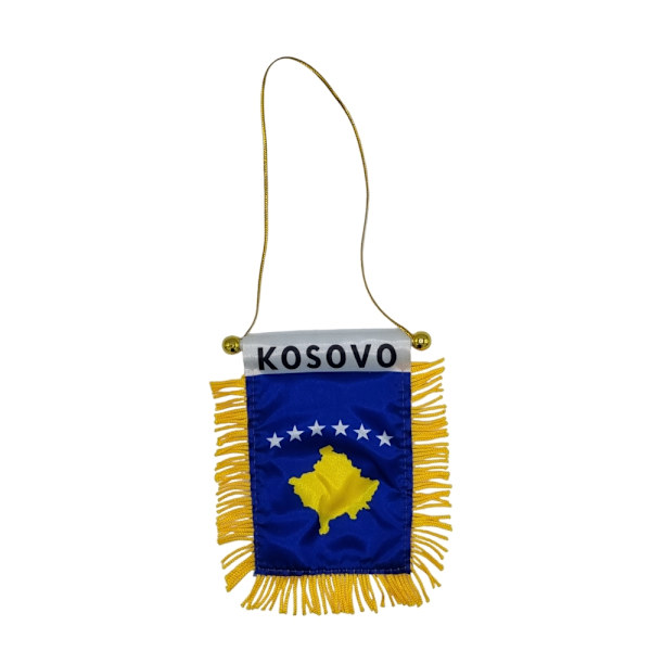 Kosovo lipun alla riippuva auton taustapeili imukupilla Kosovo