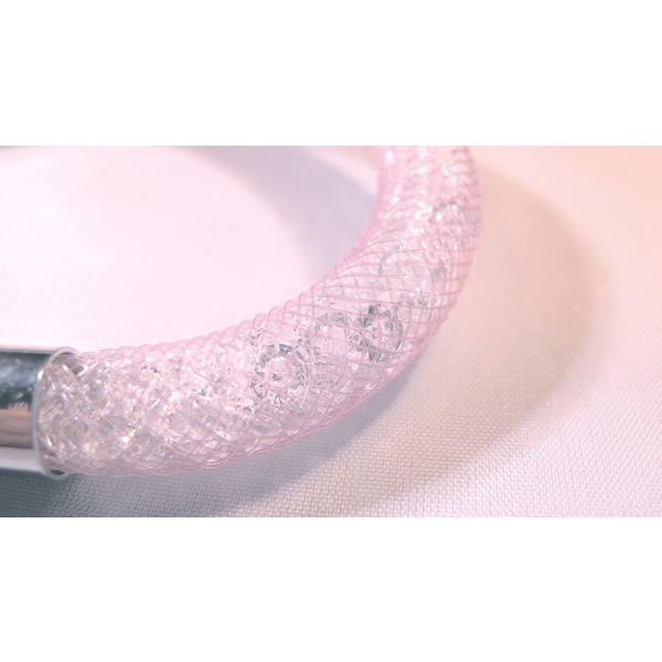 Rosa armbånd fylt med hvite krystaller Pink
