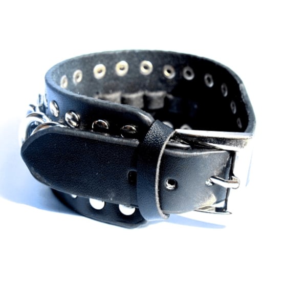 Svart läderarmband med nitar Svart