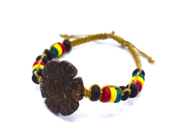 Rasta rannekoru helmillä ja kukilla Brown
