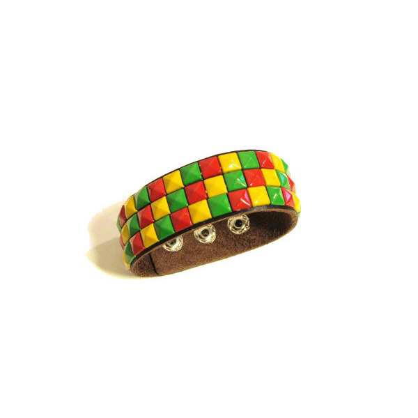 Läderarmband med Pyramidnitar