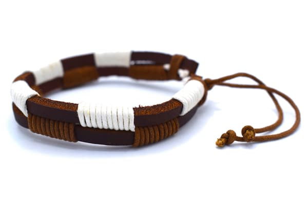 Brun och vit läderarmband Brun
