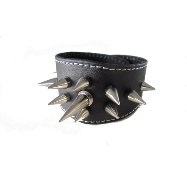 Svart armband med spike nitar Svart