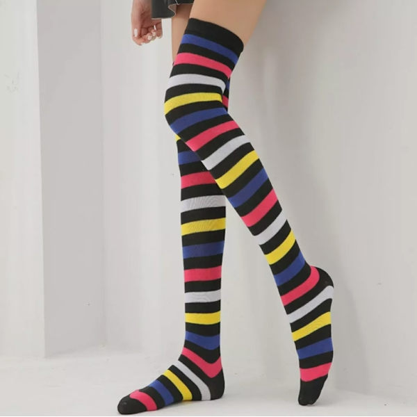 Värikkäät yli polven pitkät sukat Rainbow Striped LightRed Colorful 1