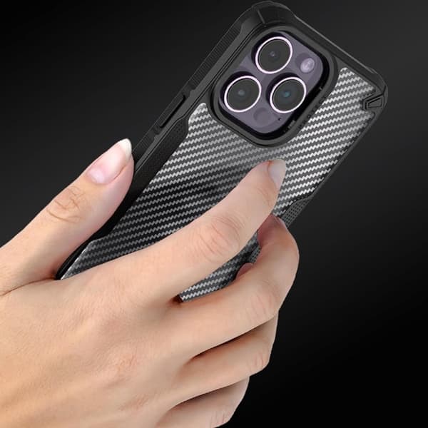 Iskunkestävä suojus läpinäkyvällä Carbon Design Legend iPhone 15