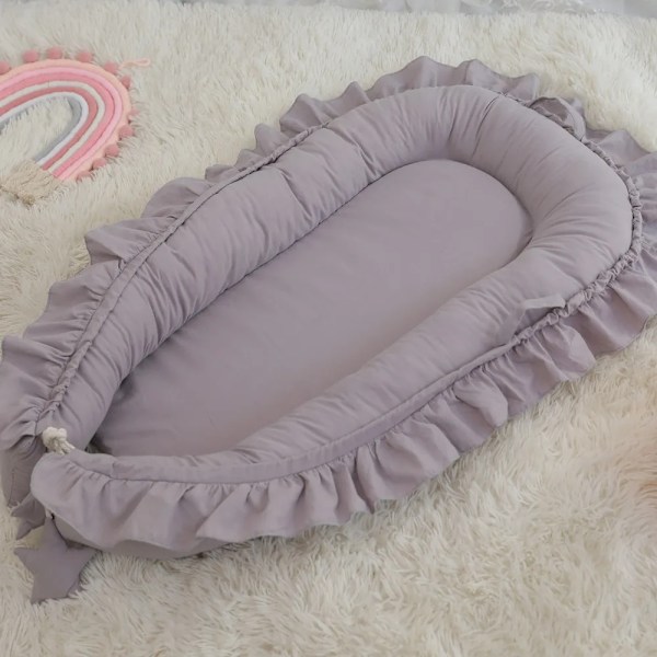 Lastensänky pitsipatjalla Irrotettava lastensänky beige