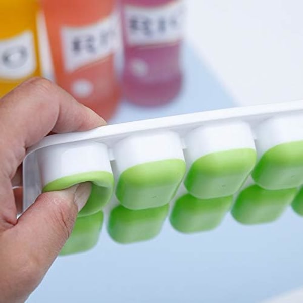【Tricor butik】 Stapelbar återanvändbar flexibel isbitsbricka i silikon med lock Lätt att använda och tål diskmaskin (grön) Green 4 Pcs