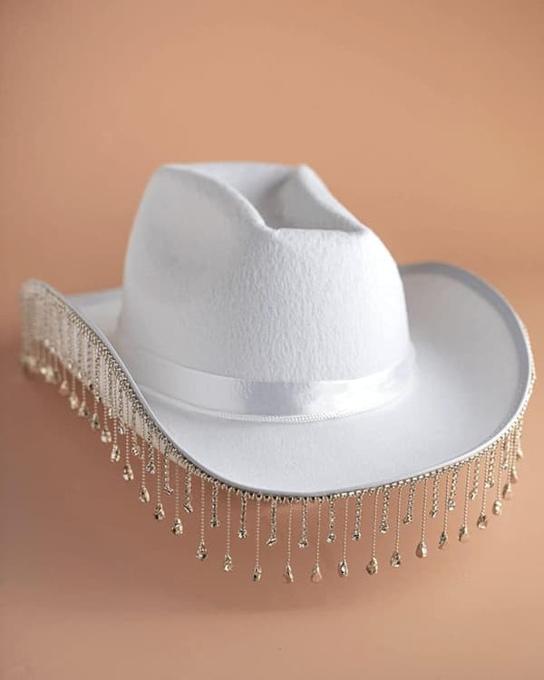 Hvit cowboyhatt for kvinner, med glitrende strassfranser