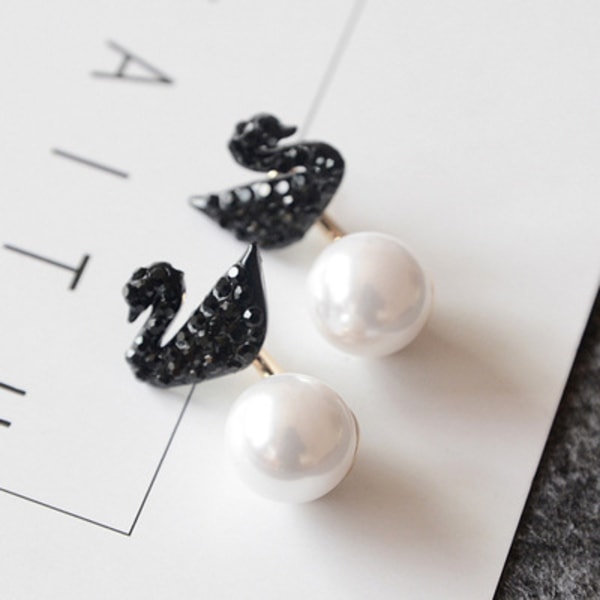Simple black swan pearl earrings