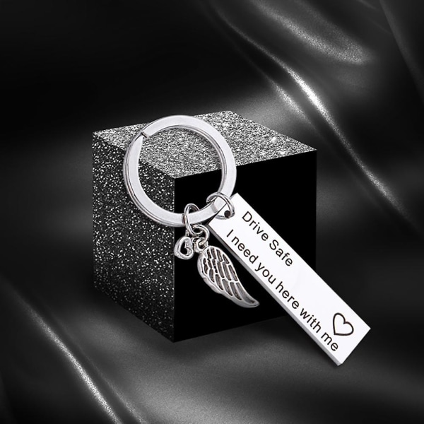 Kør sikkert nøglering bogstaver print vinge vedhæng nøglering ring DIY taske ornament