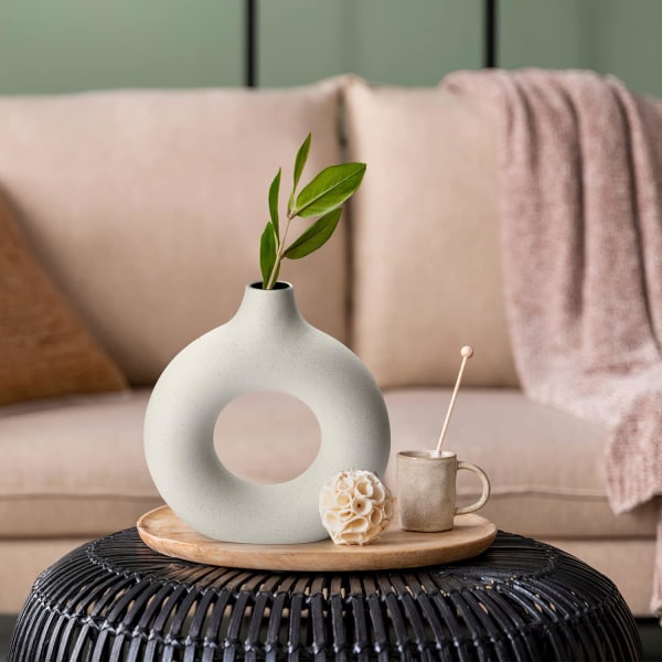 Dekorativ keramisk vas, matt beige vas, handgjord torkad blomvas, beige modern konst rundformad vas för hem, vardagsrum, mittpunkter och evenemangsdekoration