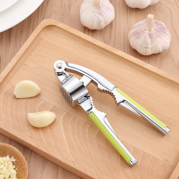 Professional Stainless Steel Garlic Press with Comfortable Handle, Lightweight and Ergonomic Design, Easy to Use and Clean, Say Goodbye to Stinky Han