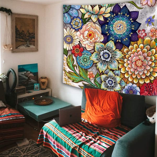Värikäs kukka-aiheinen seinävaate, kirkas boho-kangaskukka-seinävaate