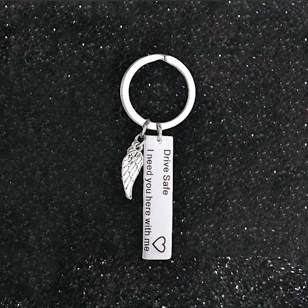 Kør sikkert nøglering bogstaver print vinge vedhæng nøglering ring DIY taske ornament