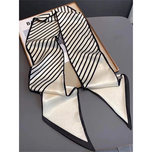 Imitert silke Stripe Pattern stort firkantet skjerf perforert silkeskjerf