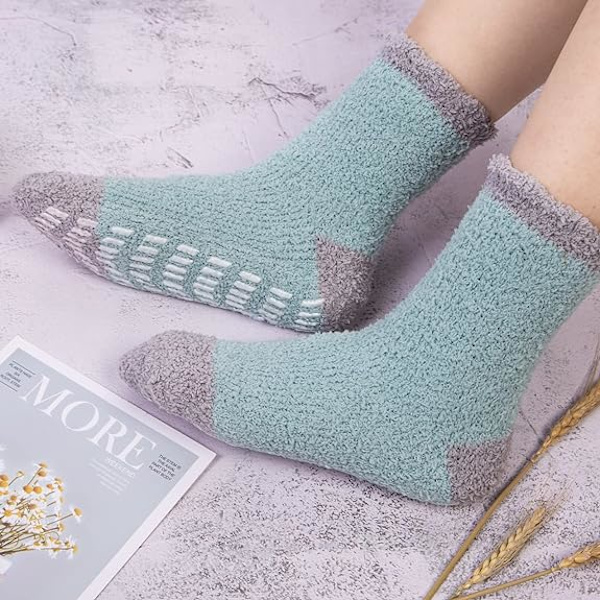 Womens Fuzzy Socks 5 par, Vinter Varme Myke Tøffelsokker, Sklisikre Sokker Koselige Sove Myke Sokker Gaver