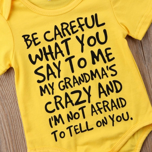 Baby Boy Girl var försiktig med vad du säger till mig My Grandmas Crazy Bodysuit Fun