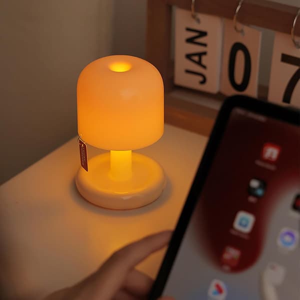 Mini LED-skrivebordslampe, bærbar, genopladelig natlampe med timer C